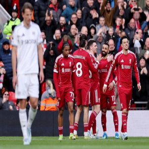 ليلة أرقام قياسية في آنفيلد.. نجوموها الأصغر وصلاح يحسمها