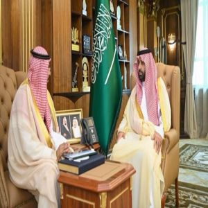 أمير جازان يستقبل مدير فرع وزارة الموارد البشرية والتنمية الاجتماعية بالمنطقة