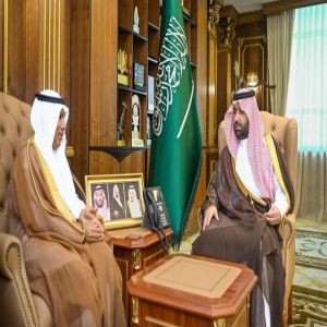 أمير منطقة جازان يستقبل شيخ شمل محافظة جزر فرسان