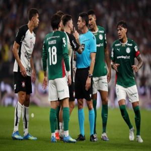 اندلاع مشاجرة عنيفة بين لاعبي بالميراس وكورنثيانز