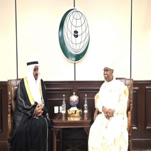 الأمين العام لمنظمة التعاون الاسلامي يتسلم رسالة خطية من وزير الخارجية السعودي