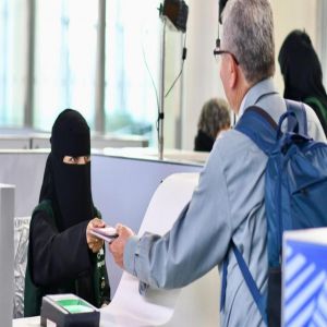 الجوازات بمطار الأمير محمد بن عبدالعزيز تستقبل أولى رحلات ضيوف الرحمن من جمهورية تركيا