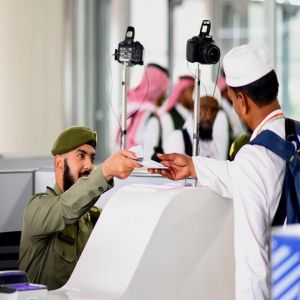 الجوازات بمطار الأمير محمد بن عبدالعزيز تستقبل أولى رحلات ضيوف الرحمن من جمهورية الهند القادمين لأداء فريضة الحج