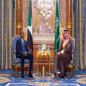 سمو ولي العهد يلتقي رئيس مجلس السيادة الانتقالي في جمهورية السودان