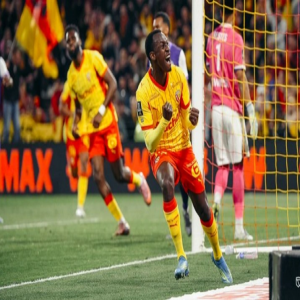 لانس يعبر تولوز إلى نهائي كأس فرنسا بمشاركة سعود عبدالحميد