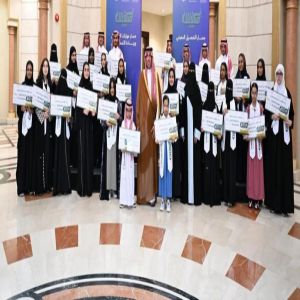 مُحافظ جدة يُكرِّم طلاب وطالبات تعليم جدة الفائزين بجائزة "منافس2025"