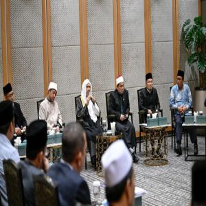 أمينُ عامّ رابطة العالَم الإسلاميّ يجتمعُ مع كبار علماء ماليزيا من عموم الولايات