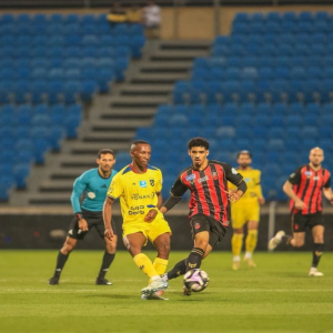 الحزم يخطف فوزًا قاتلًا أمام الرياض في دوري روشن