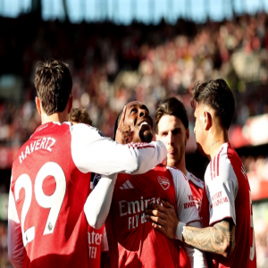 إيزي يعيد أرسنال لصدارة الدوري بعد الفوز على نيوكاسل