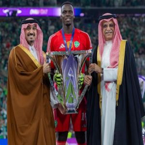 رئيس الاتحاد الآسيوي يشيد بإنجاز الأهلي السعودي التاريخي بالتتويج المتتالي لدوري أبطال آسيا للنخبة