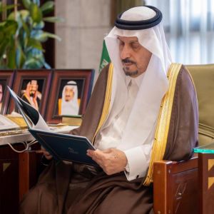 أمير الرياض يستقبل مدير فرع وزارة الرياضة بالمنطقة