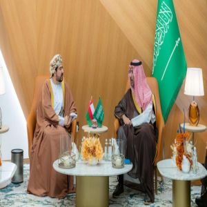 وزير الصناعة والثروة المعدنية يبحث تعزيز التعاون الصناعي مع سلطنة عُمان