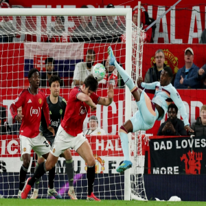 مانشستر يونايتد يهزم برينتفورد ويقترب من دوري الأبطال