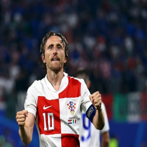 مودريتش يخضع لجراحة ناجحة قبل أسابيع من كأس العالم