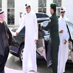 أمير دولة قطر يغادر جدة عقب مشاركته في القمة الخليجية التشاورية