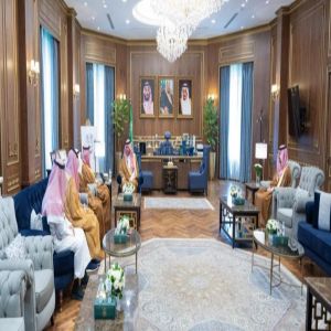 أمير الحدود الشمالية يستقبل مدير الخطوط الجوية العربية السعودية