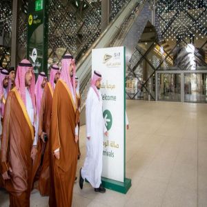 أمير منطقة المدينة المنورة يتفقد محطة قطار الحرمين