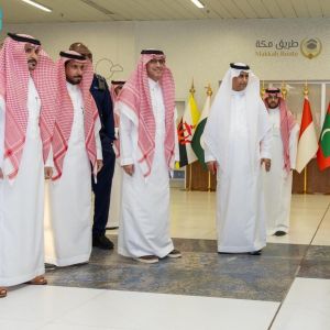 محافظ "الزكاة والضريبة والجمارك" يزور صالة مبادرة "طريق مكة" في مطار الملك عبدالعزيز الدولي بجدة