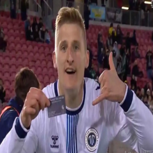 لاعب كندي يحتفل بطريقة “غير مسبوقة” داخل الملعب