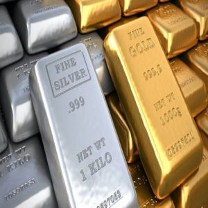 الفضة تلمع.. والذهب يخفت