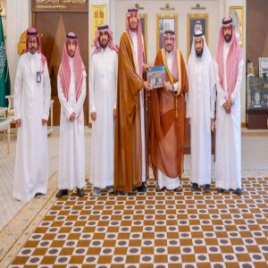 أمير القصيم يتسلّم التقرير السنوي لفرع وزارة التجارة بالمنطقة