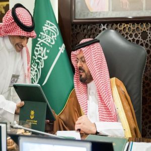 نائب أمير مكة المكرمة يُدشّن 10 مشروعات للطرق.. وحملة "طرق متميزة آمنة" بالمنطقة