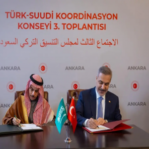 سمو وزير الخارجية يلتقي وزير خارجية تركيا ويوقعان اتفاقية الإعفاء المتبادل للجوازات الدبلوماسية والخاصة