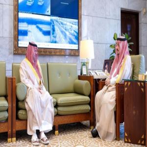 أمير منطقة الرياض يستقبل الأمين العام لجائزة الأمير فيصل بن بندر للتميز والإبداع