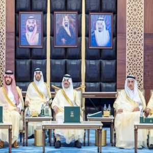 أمير المنطقة الشرقية يكرم الشركاء والداعمين لموسم الخبر 2025