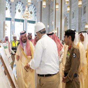 نائب أمير منطقة مكة المكرمة يتفقد مركز استقبال وتوجيه الحجاج بالنوارية ويزور المسجد الحرام