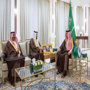 أمير الجوف يستقبل رئيس وأعضاء الجمعية التعاونية متعددة الأغراض بالمنطقة