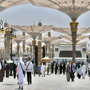 مظلات المسجد النبوي تُسهم في تهيئة أجواء معتدلة للمصلين والزوار