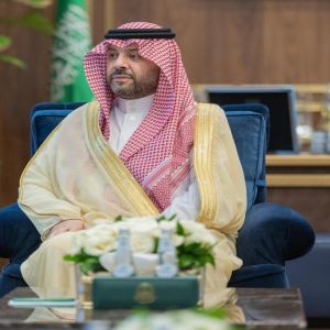 أمير الحدود الشمالية يستقبل ممثل المركز الوطني لتنمية الغطاء النباتي ومكافحة التصحر بالمنطقة