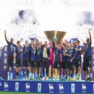 إنتر يحتفل بلقب الدوري الإيطالي الـ21 في "سان سيرو"