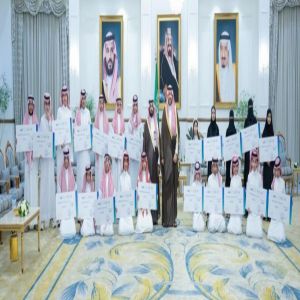 أمير الحدود الشمالية يستقبل الطلبة الفائزين بجائزة منافس 2025