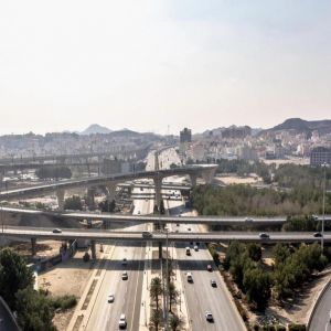 أمانة العاصمة المقدسة تُنجز أعمال صيانة وتأهيل الجسور والطرق استعدادًا لموسم حج 1447هـ