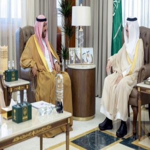 أمير المنطقة الشرقية يستقبل رئيس وأعضاء مجلس إدارة جمعية "قدوات لكبار السن"