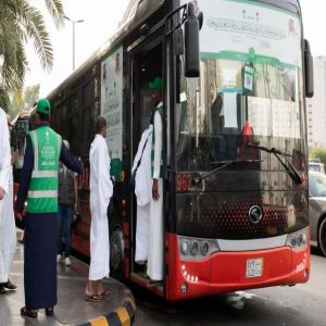 "الشؤون الإسلامية" تُسيّر أكثر من 50 رحلة ترددية يوميًا لنقل ضيوف برنامج خادم الحرمين الشريفين إلى المسجد الحرام
