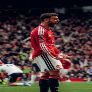 برونو فرنانديز يحصد جائزة الأفضل في الدوري الإنجليزي