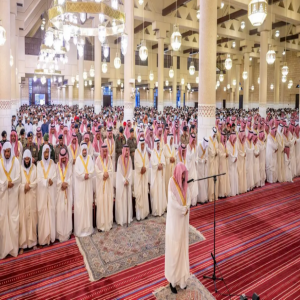أمير منطقة الرياض ونائبه يؤديان صلاة عيد الأضحى