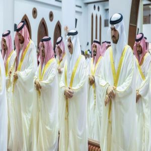 أمير المنطقة الشرقية ونائبه يؤديان صلاة عيد الأضحى مع جموع المصلين