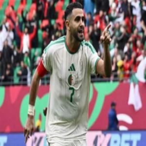 محرز وعوار يقودان قائمة الجزائر في المونديال