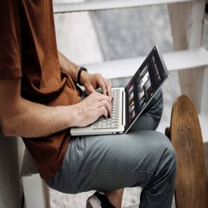 بعد إطلاق “MacBook Neo”.. منافسو آبل يطلقون حواسيب أرخص بنظام ويندوز