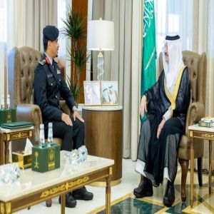 أمير المنطقة الشرقية يستقبل مدير مركز العمليات الأمنية الموحدة (911) بالمنطقة
