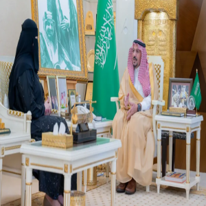أمير القصيم يستقبل مديرة الأحوال المدنية بالمنطقة