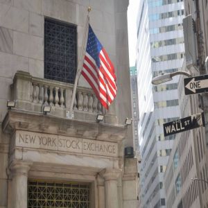 هبوط حاد في مؤشرات الأسهم الأمريكية و"ناسداك" يتراجع 4.18%