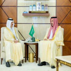 أمير الشرقية يستقبل مدير فرع المركز الوطني للرقابة على الالتزام البيئي بالمنطقة