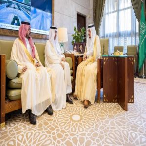 أمير منطقة الرياض يستقبل محافظ حريملاء ومدير المستشفى العام بالمحافظة