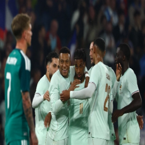 فرنسا تهزم أيرلندا الشمالية ودياً بهاتريك أوليسي