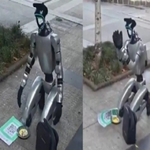 متسول من نوع آخر.. روبوت صيني يستجدي المارة بـ «QR Code»